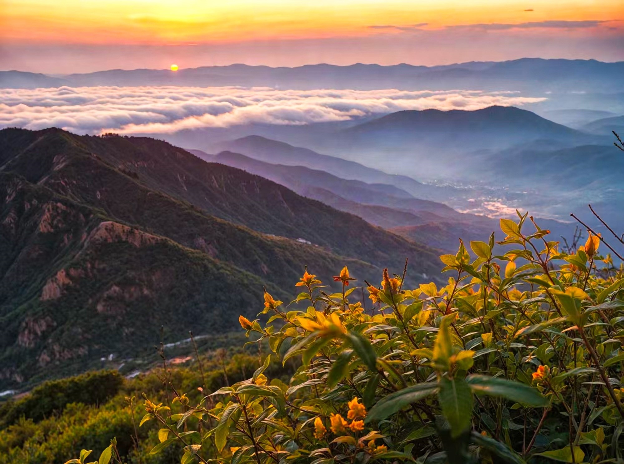 光耀乌蒙。朵勇 摄