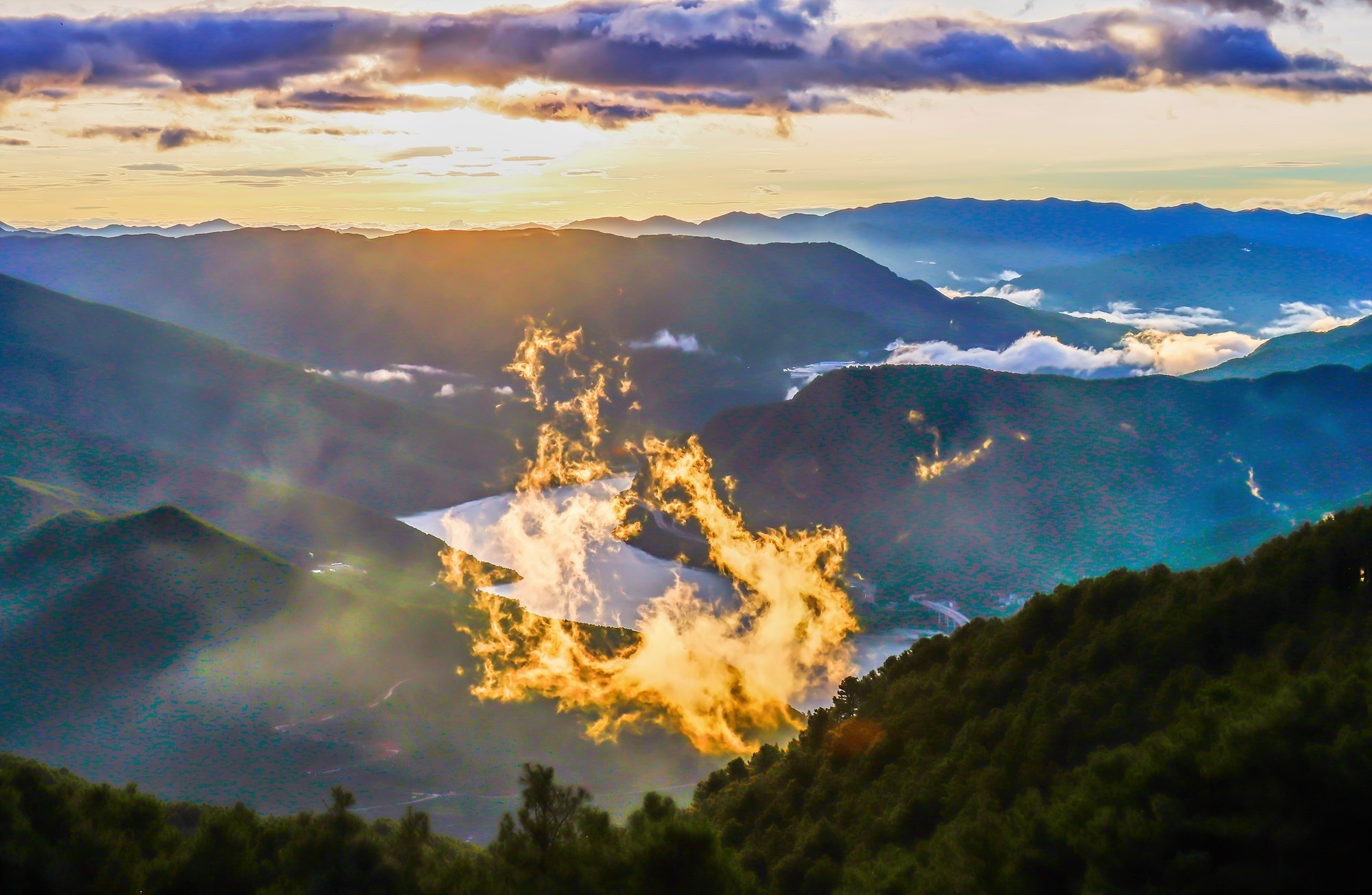 乌蒙晨韵。代玉春 摄