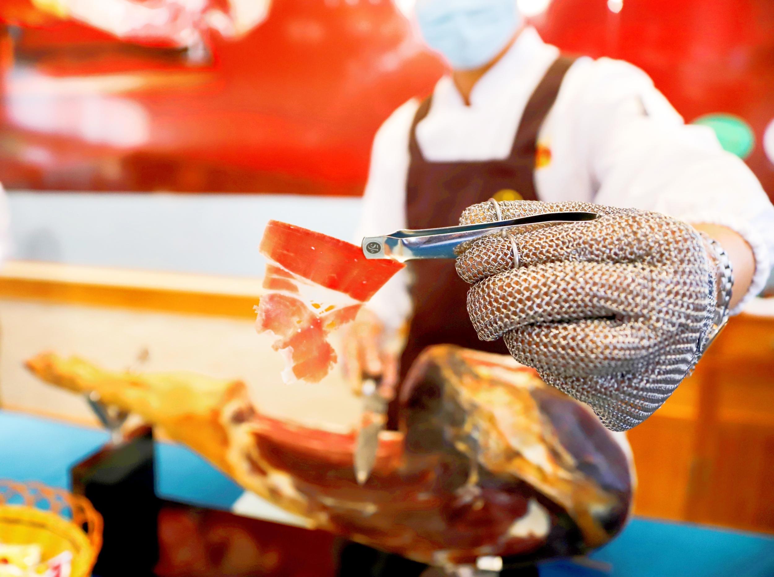 发酵三年以上的宣威火腿可生吃。严帅 摄