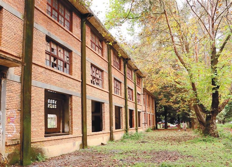 云水机械厂遗址的红砖厂房。