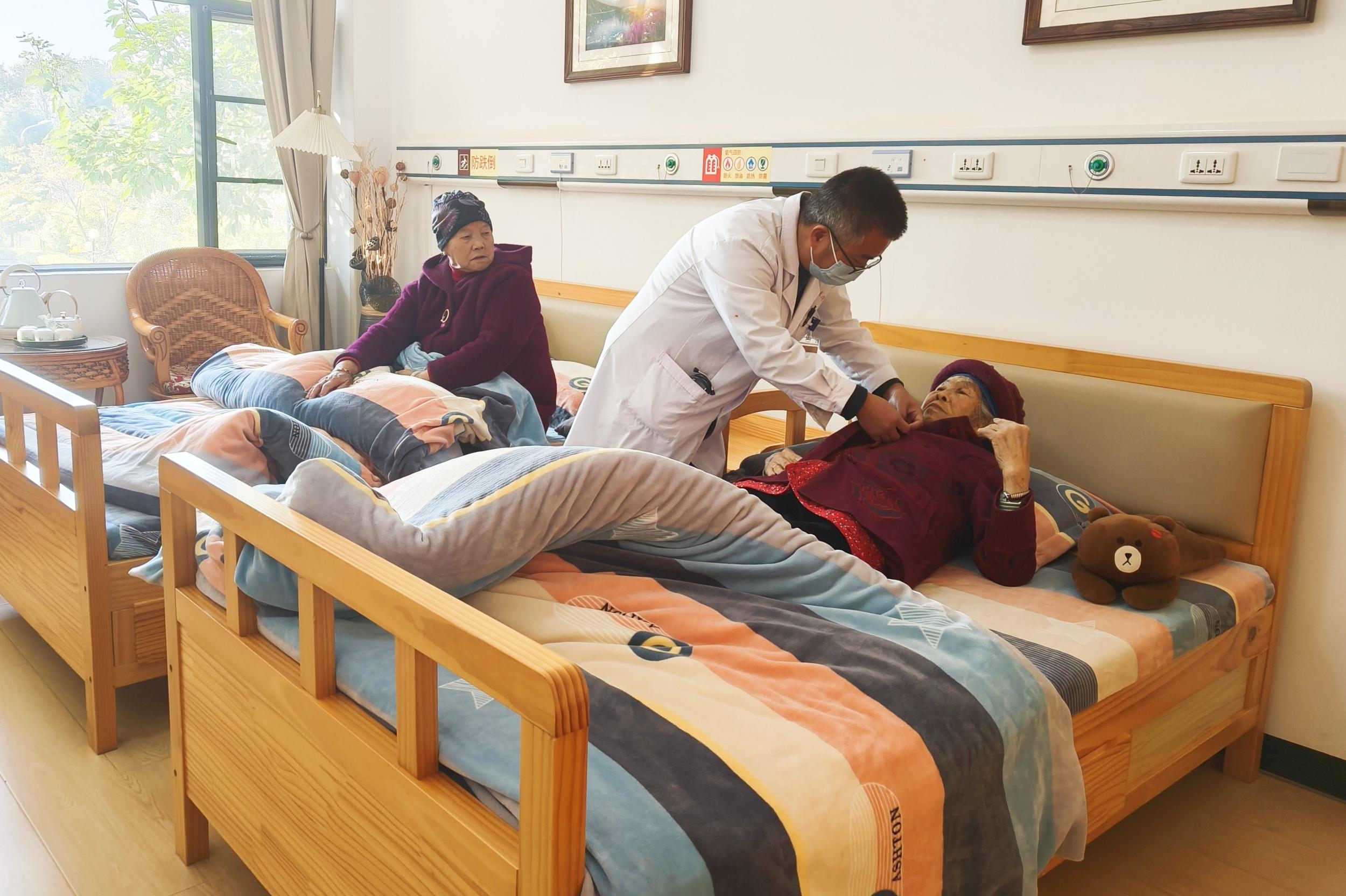 为老年人体检。杜星 摄