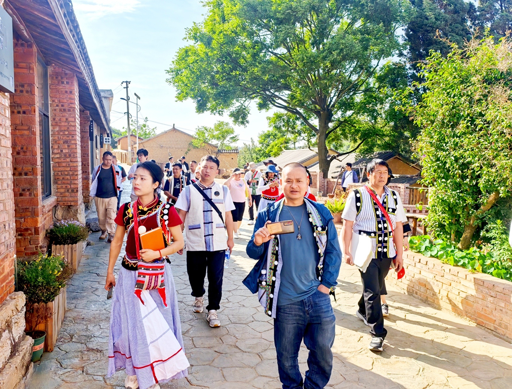 旅居产业发展吸引人才参观学习。