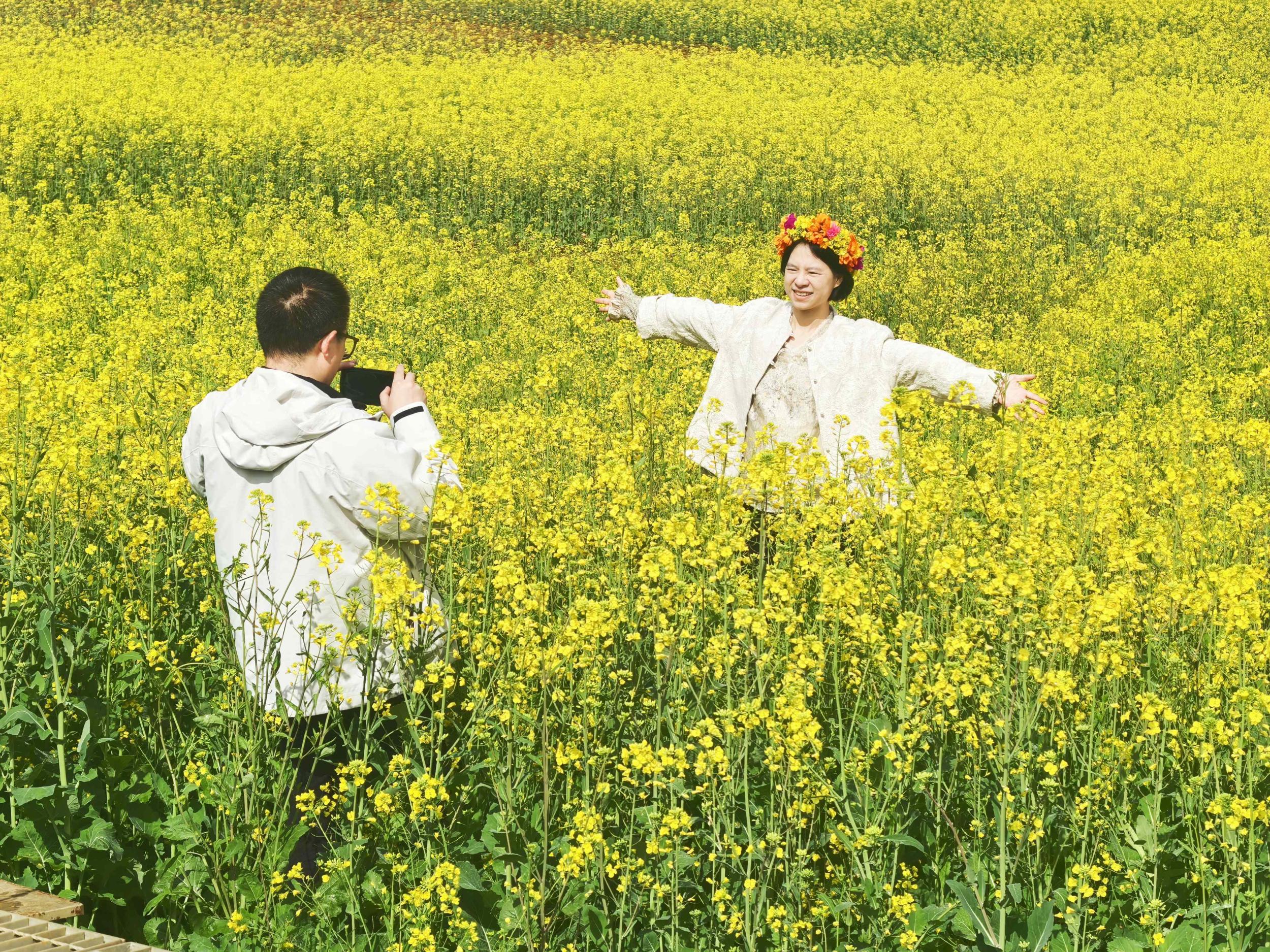 打卡拍照。吴雪瑞 摄