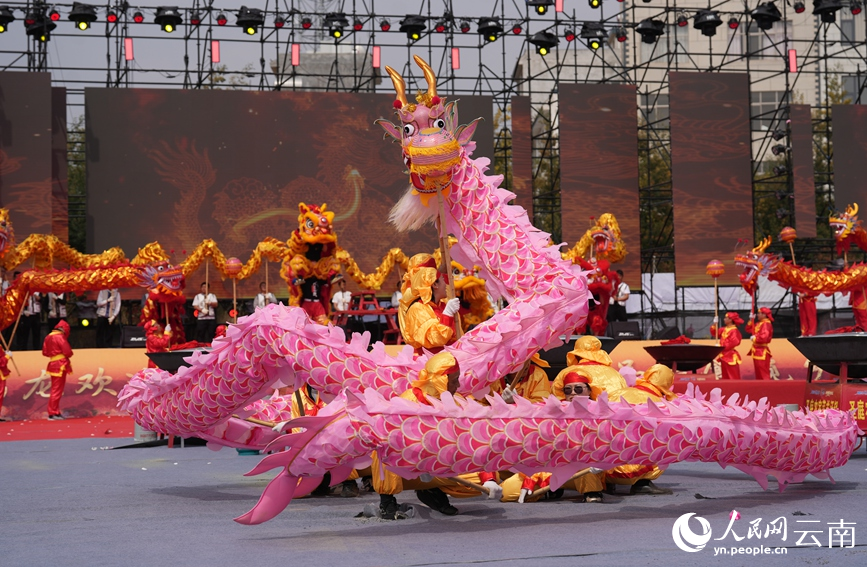 图为开幕式表演。人民网记者 虎遵会 摄