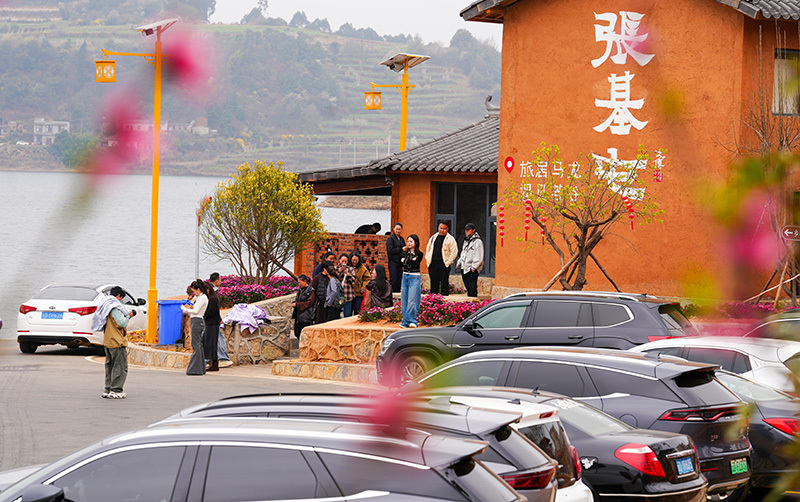 张基屯旅居村一角。人民网记者 虎遵会摄