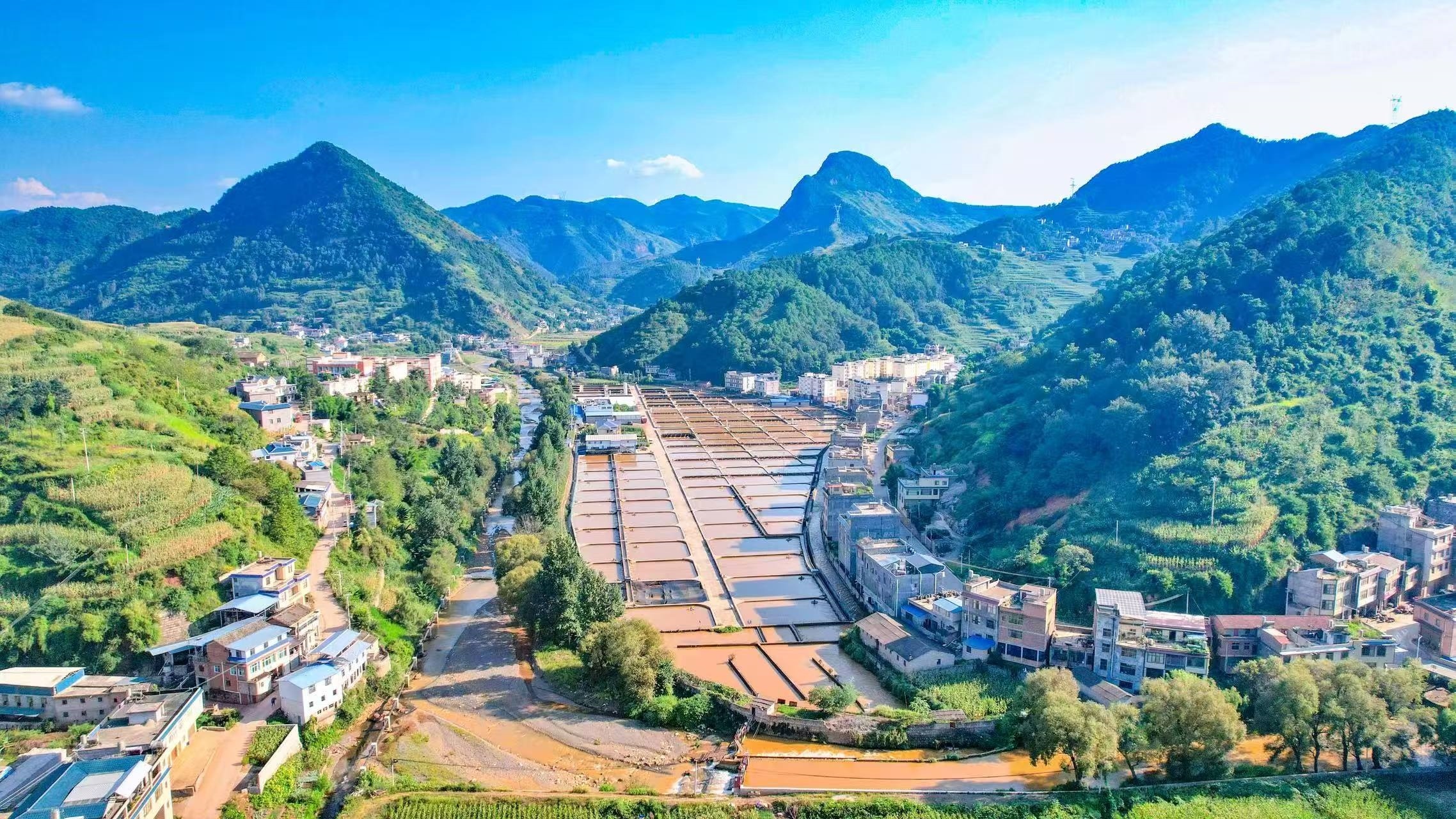 鲟鱼养殖基地。