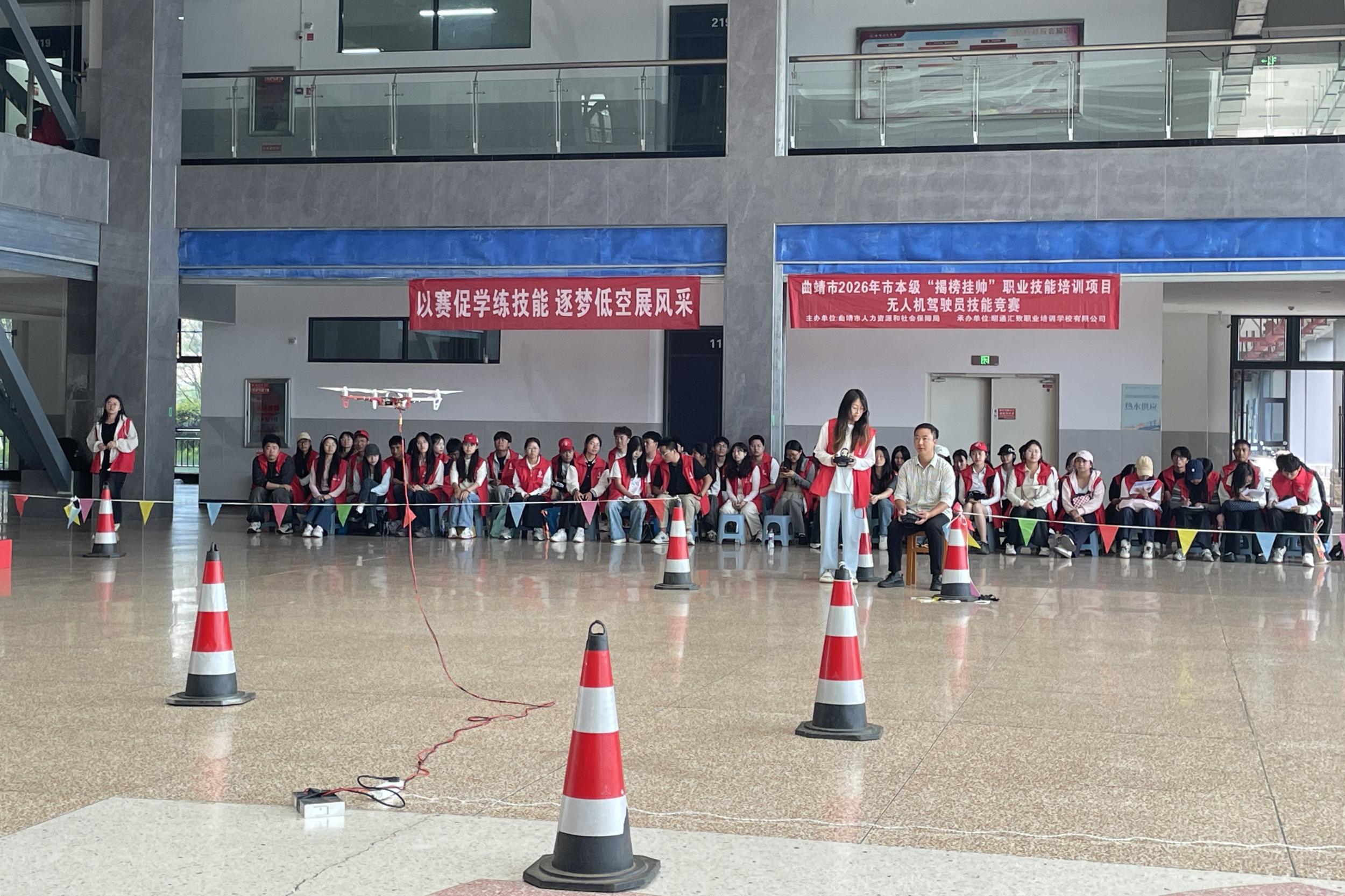 无人机驾驶员培训。方艳华 摄
