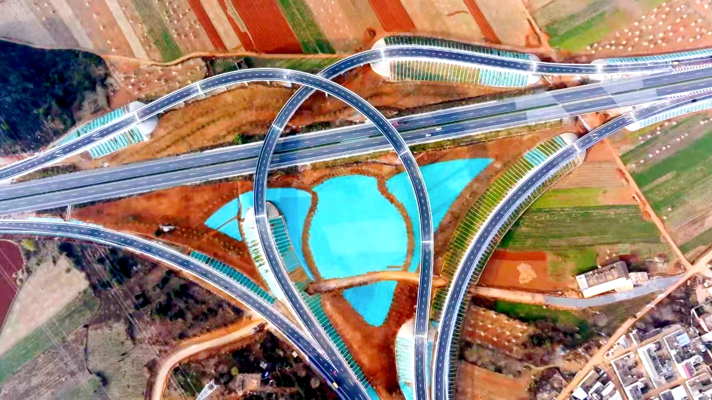 宣富高速公路建成通车。